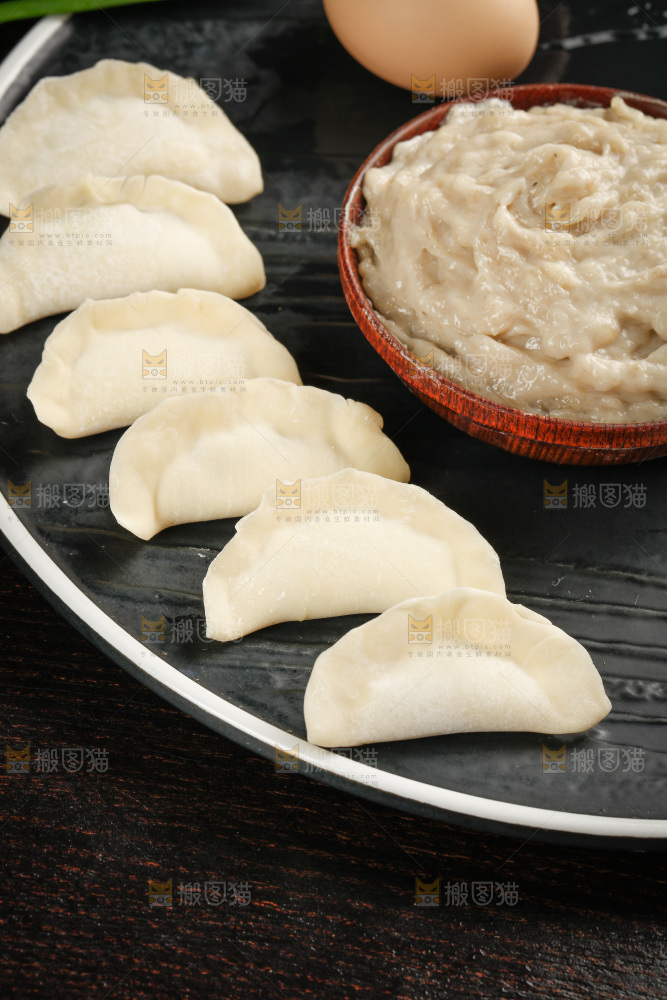 深底上的鲅鱼馅饺子