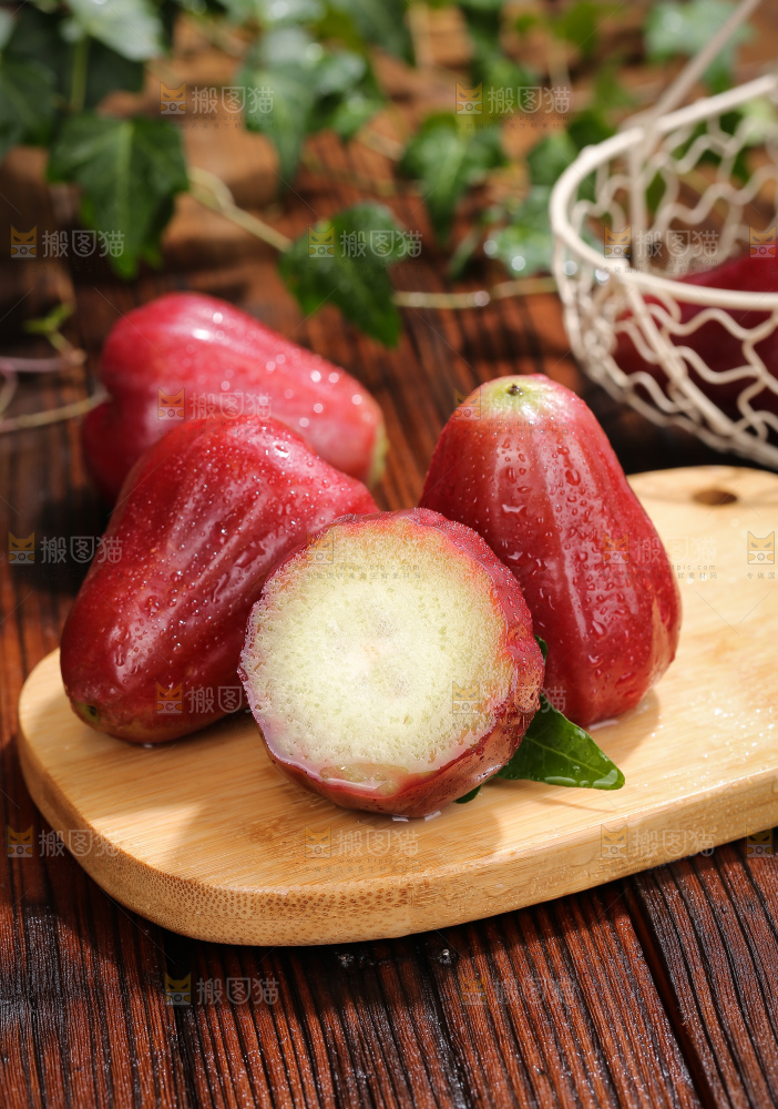 深底上的黑金刚莲雾