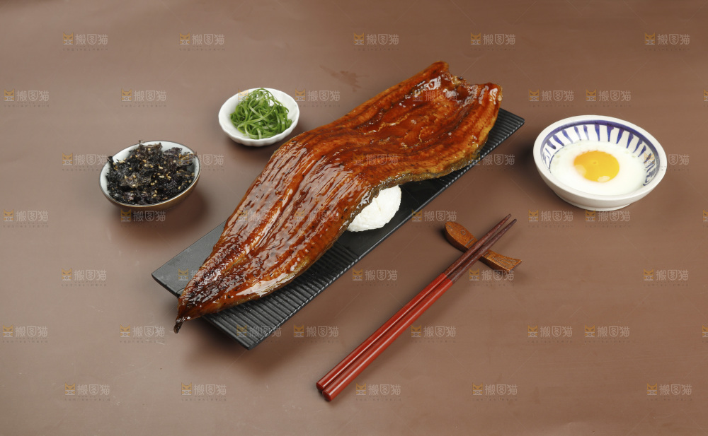深底上的照烧鳗鱼