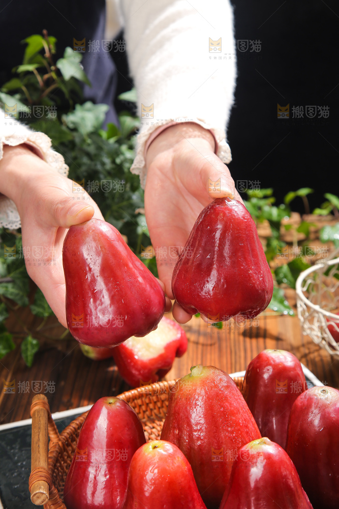 深底上的黑金刚莲雾