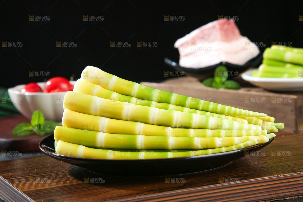 深底上的泡笋尖