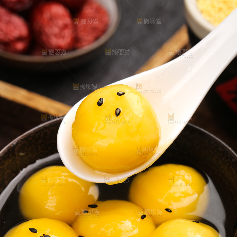 深底上的大黄米汤圆