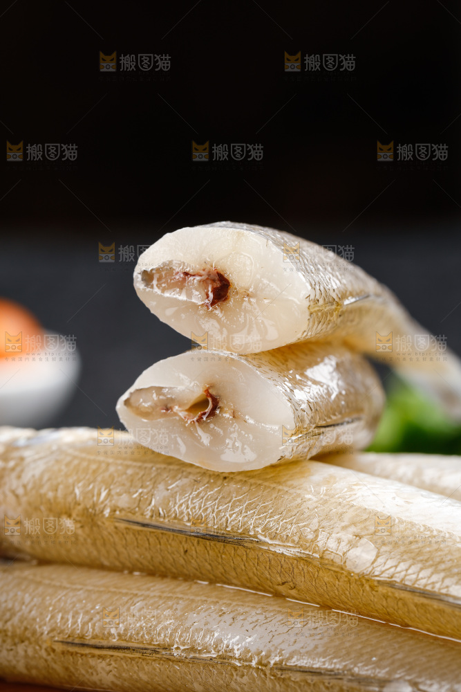 深底上的沙丁鱼