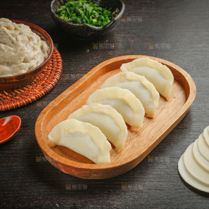 深底上的鲅鱼馅饺子