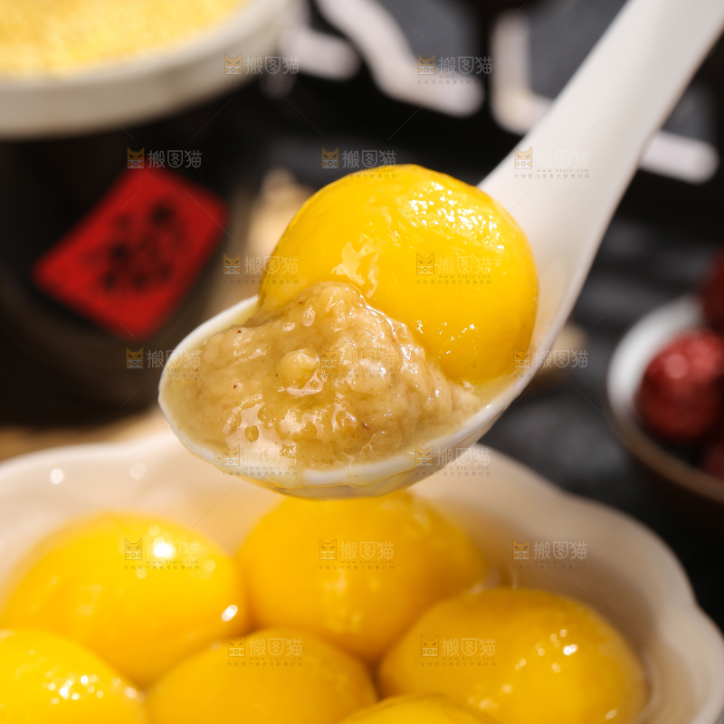 深底上的大黄米汤圆