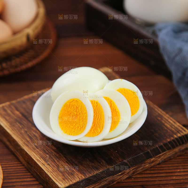 深底上的煮鸡蛋