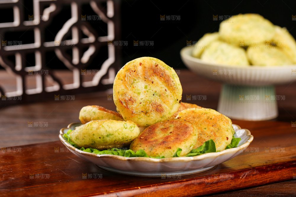 深底上的鳕鱼鲜虾饼