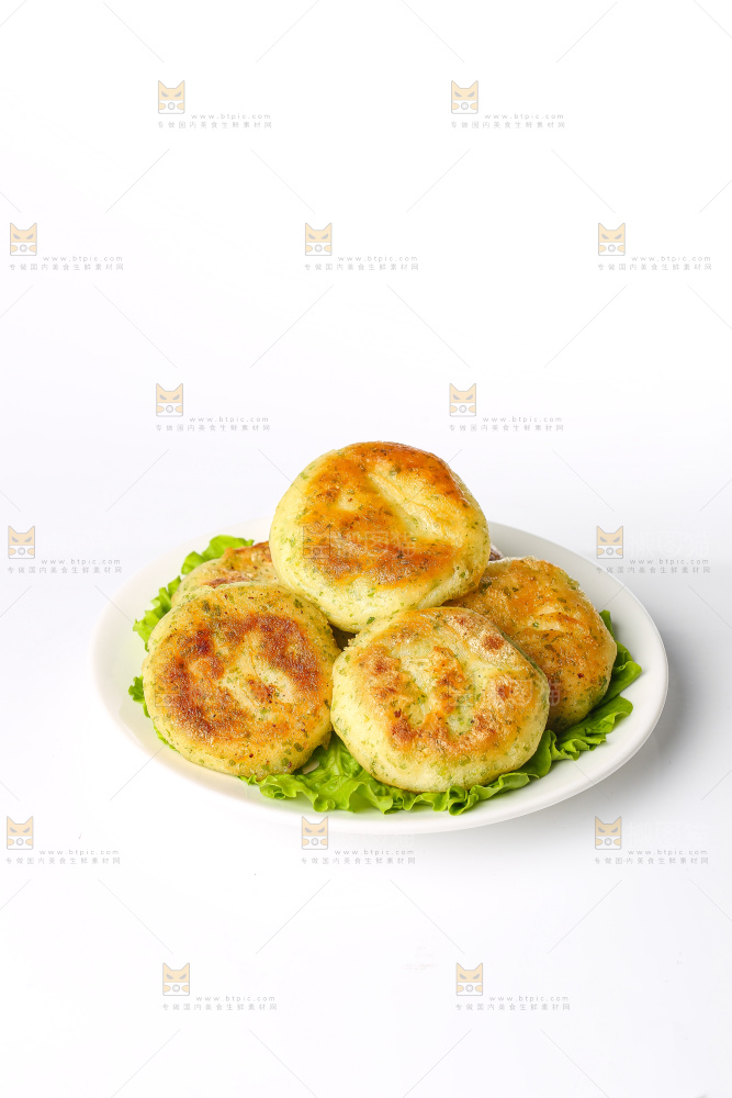 白底上的鳕鱼鲜虾饼