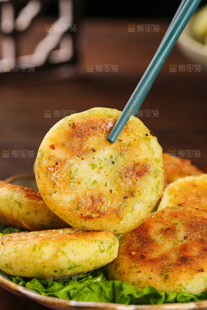 深底上的鳕鱼鲜虾饼