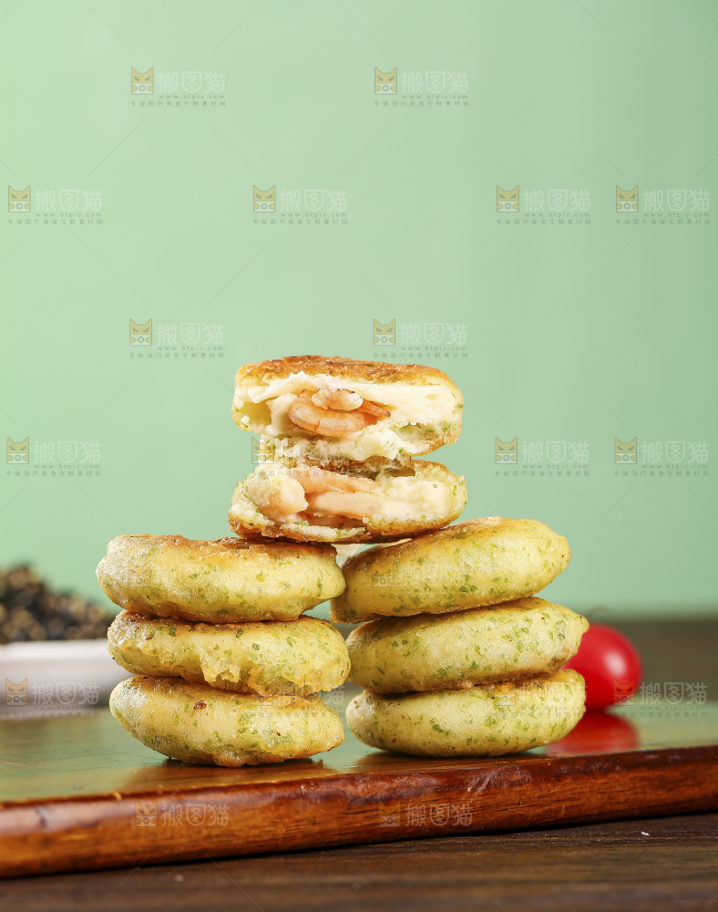 深底上的鳕鱼鲜虾饼