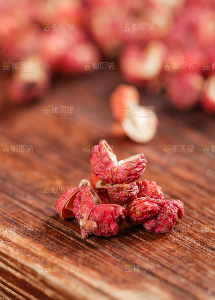 深底上的干红花椒