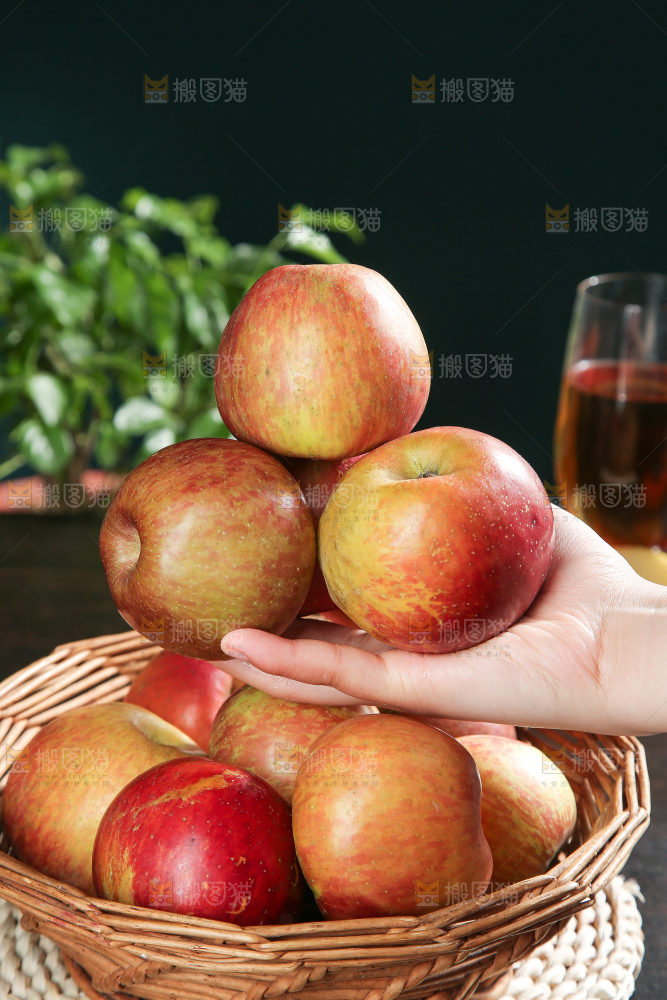 深底上的丑苹果