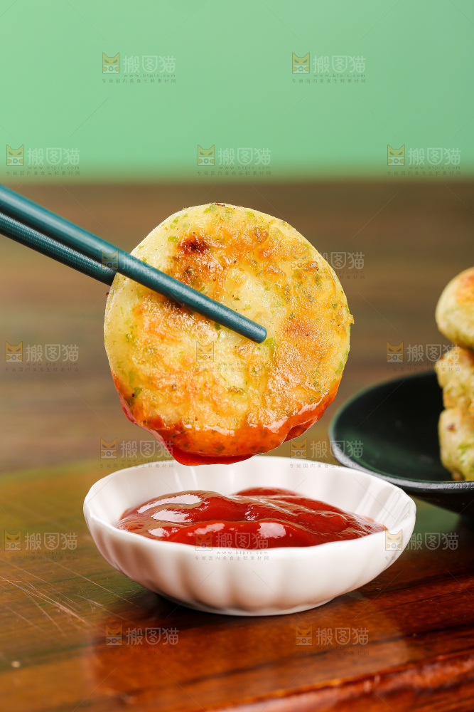 深底上的鳕鱼鲜虾饼