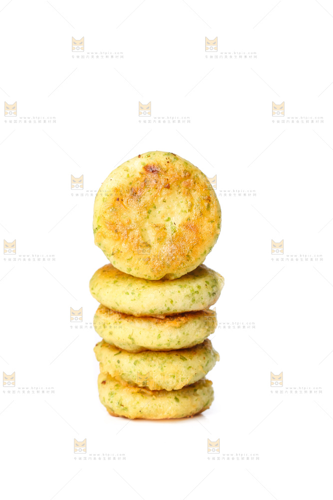 白底上的鳕鱼鲜虾饼