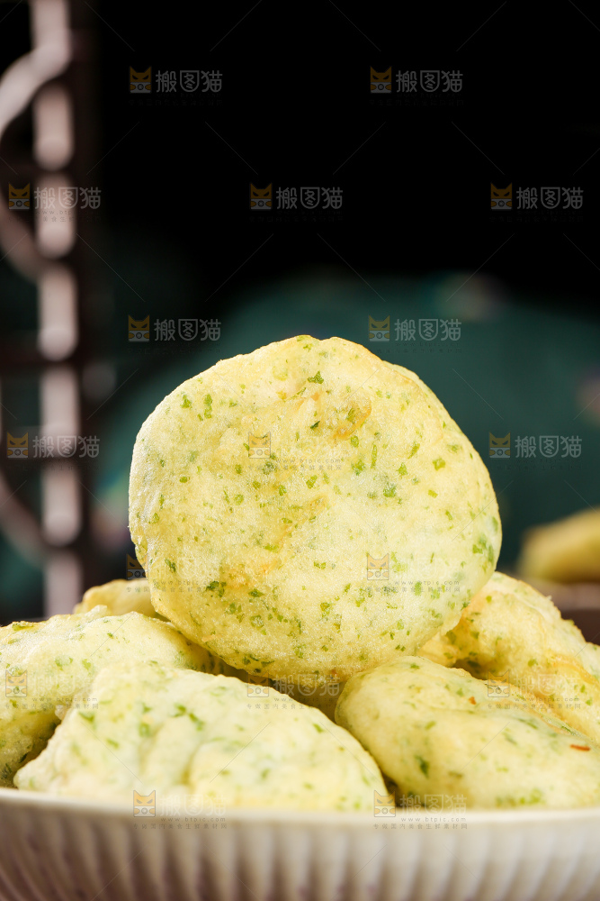 深底上的鳕鱼鲜虾饼