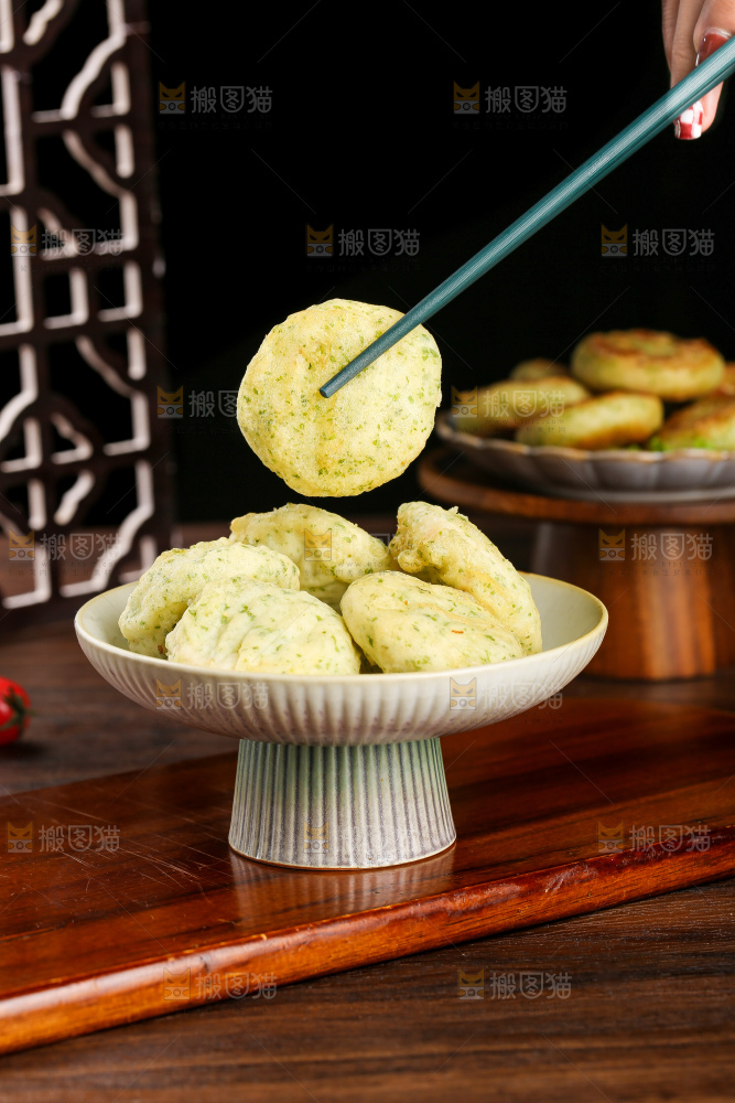 深底上的鳕鱼鲜虾饼