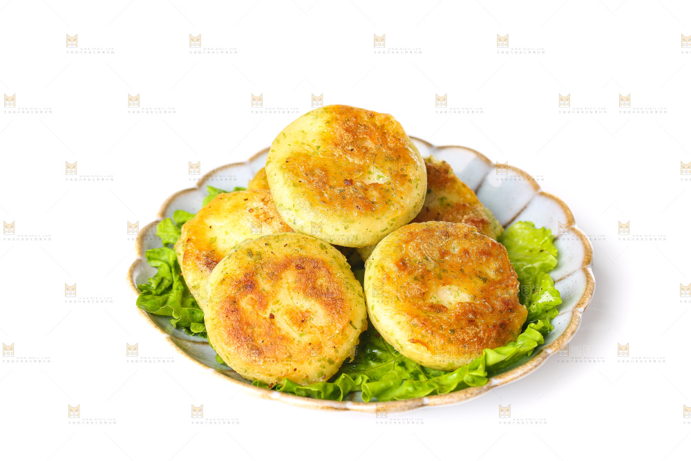 白底上的鳕鱼鲜虾饼