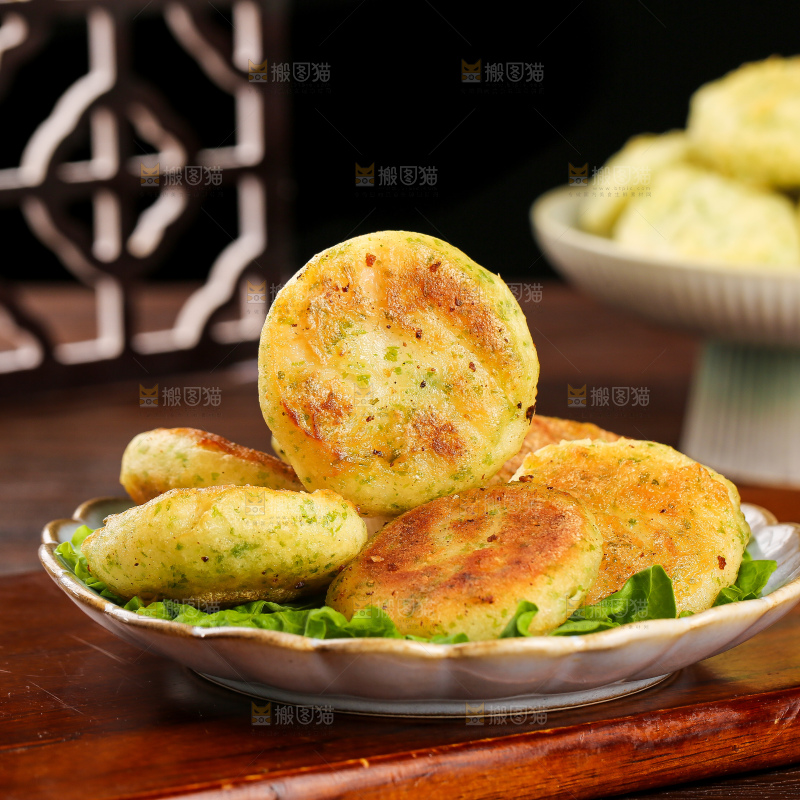 深底上的鳕鱼鲜虾饼