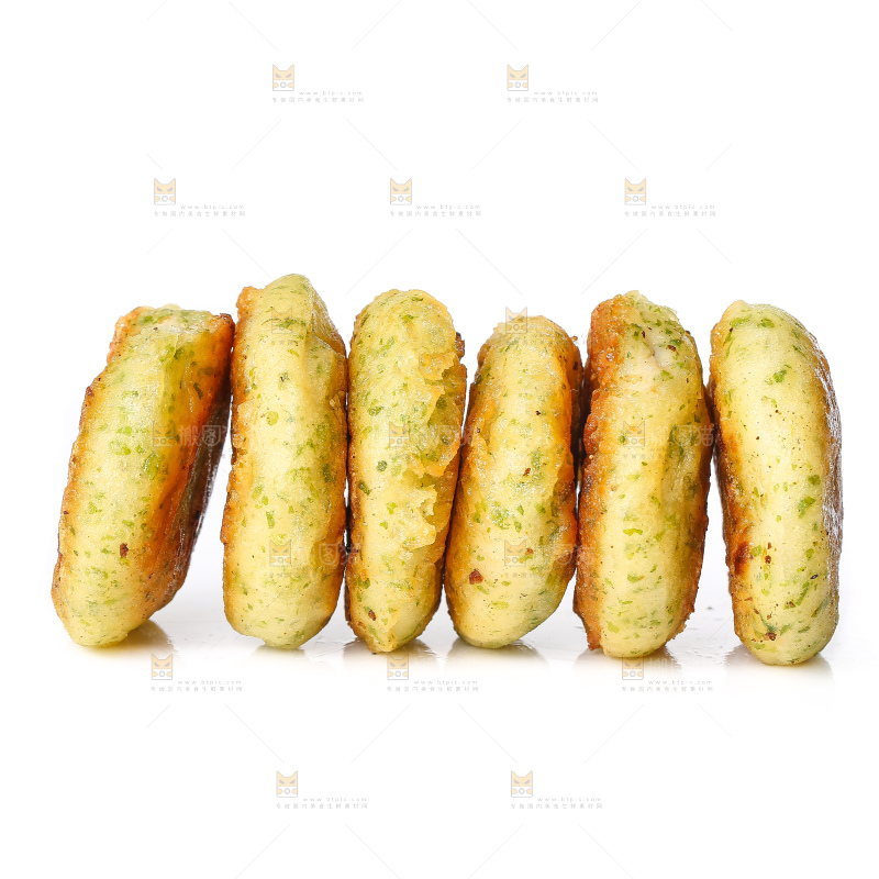 白底上的鳕鱼鲜虾饼