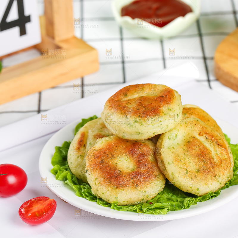 浅底上的鳕鱼鲜虾饼
