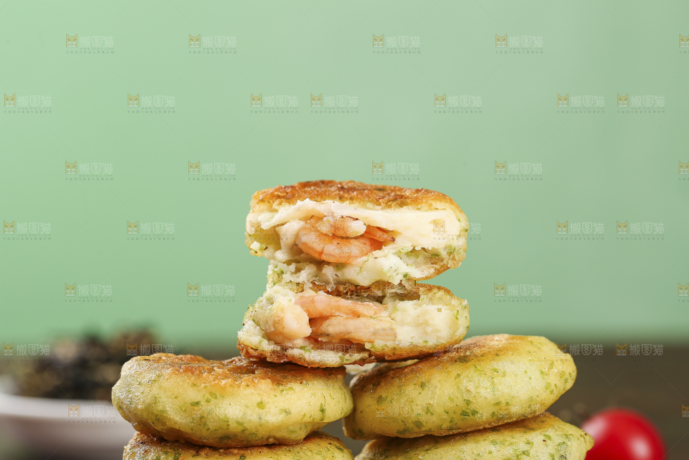 深底上的鳕鱼鲜虾饼