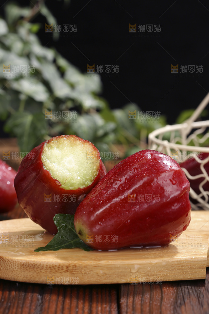 深底上的黑金刚莲雾