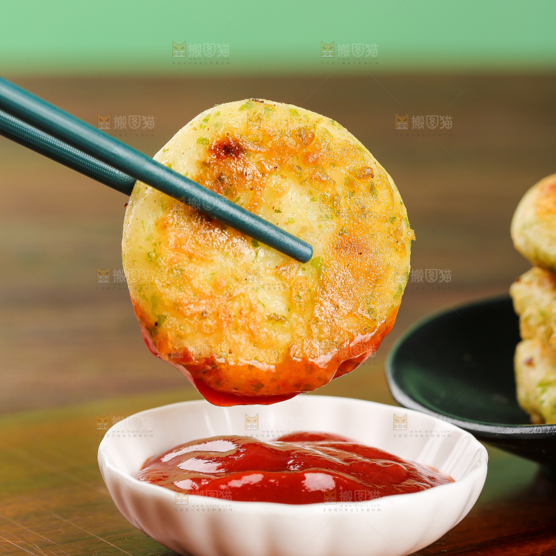 深底上的鳕鱼鲜虾饼