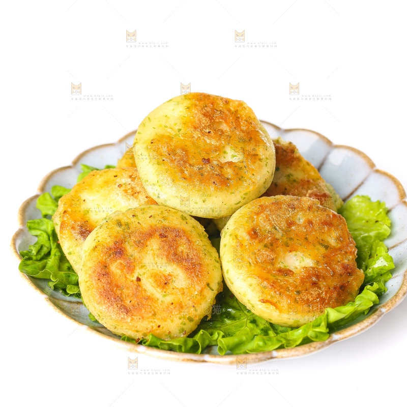 白底上的鳕鱼鲜虾饼