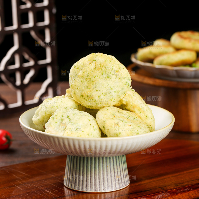 深底上的鳕鱼鲜虾饼