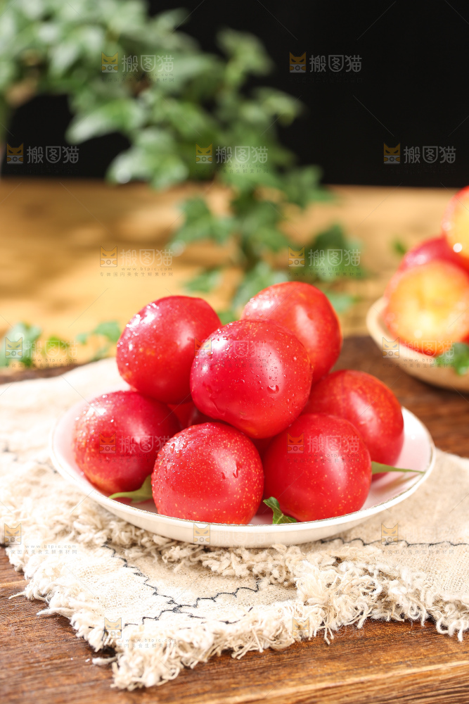 深底上的樱桃李