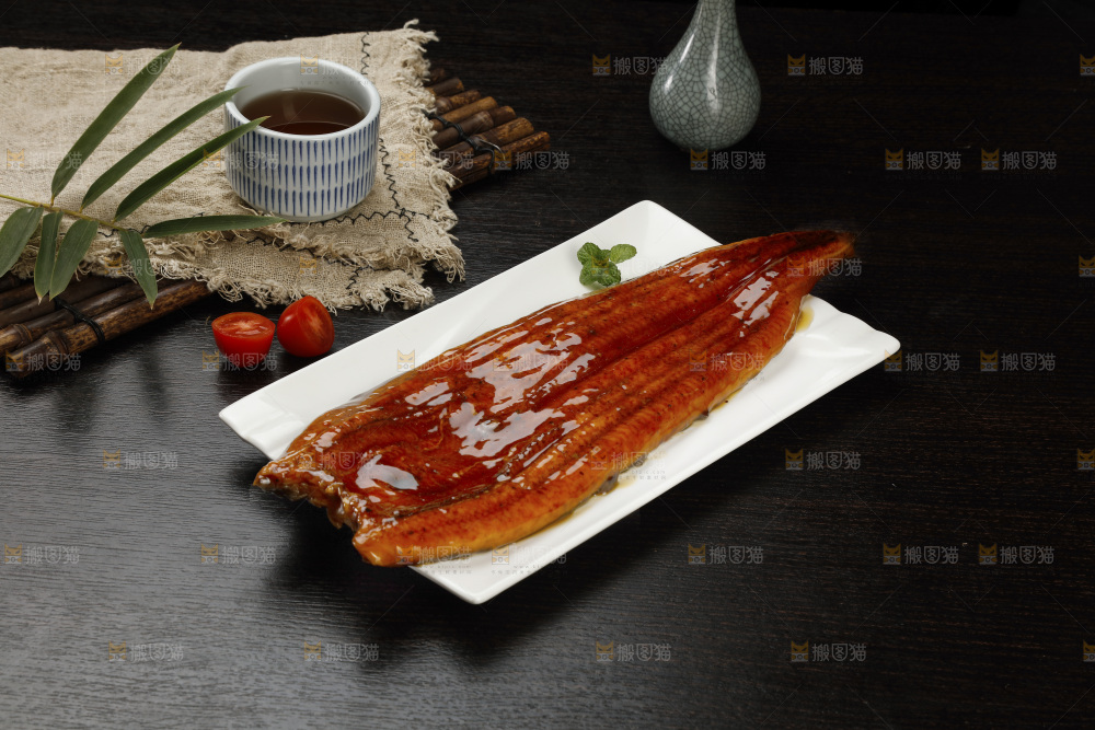 深底上的照烧鳗鱼