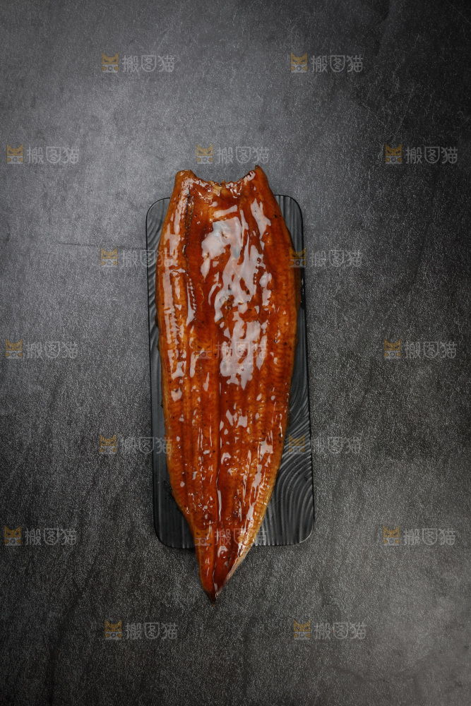 深底上的照烧鳗鱼