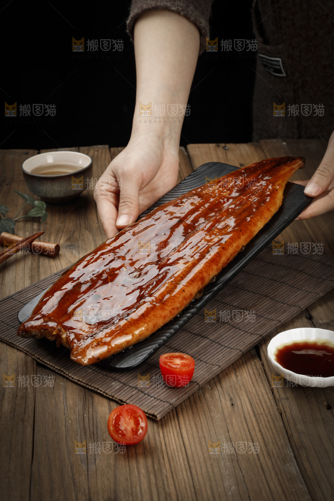 深底上的照烧鳗鱼