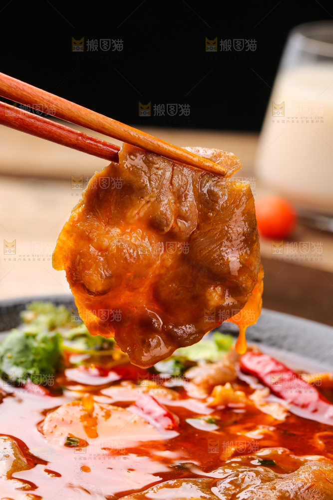 木底上的麻辣羊肉卷