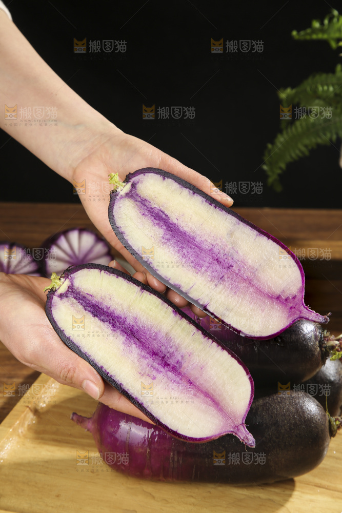 深底上的冰淇凌萝卜