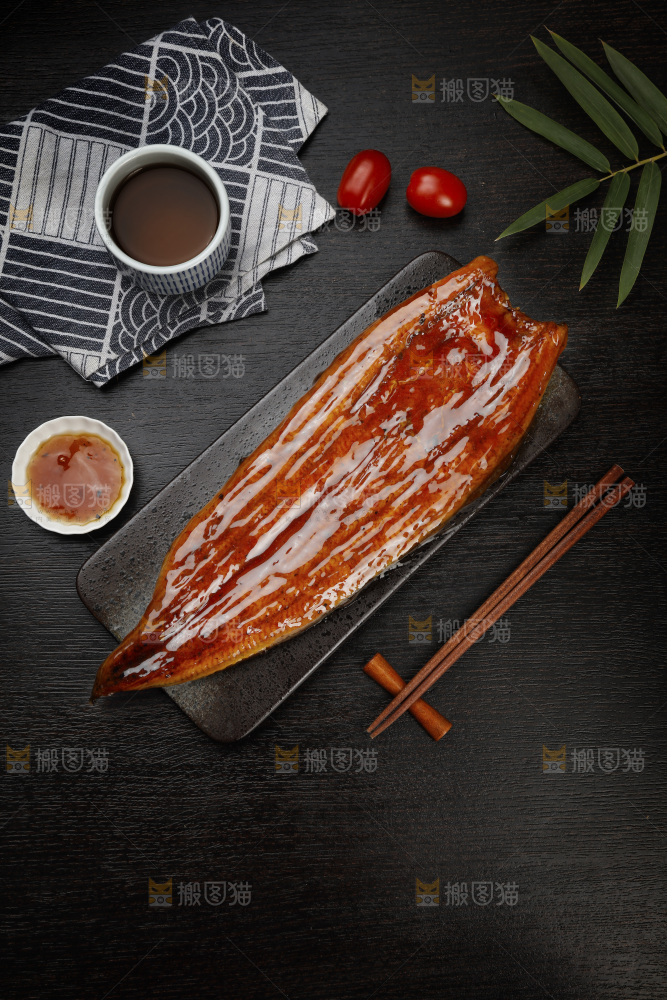 深底上的照烧鳗鱼