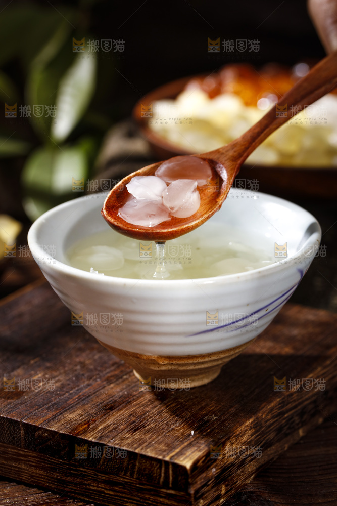 深底上的皂角米