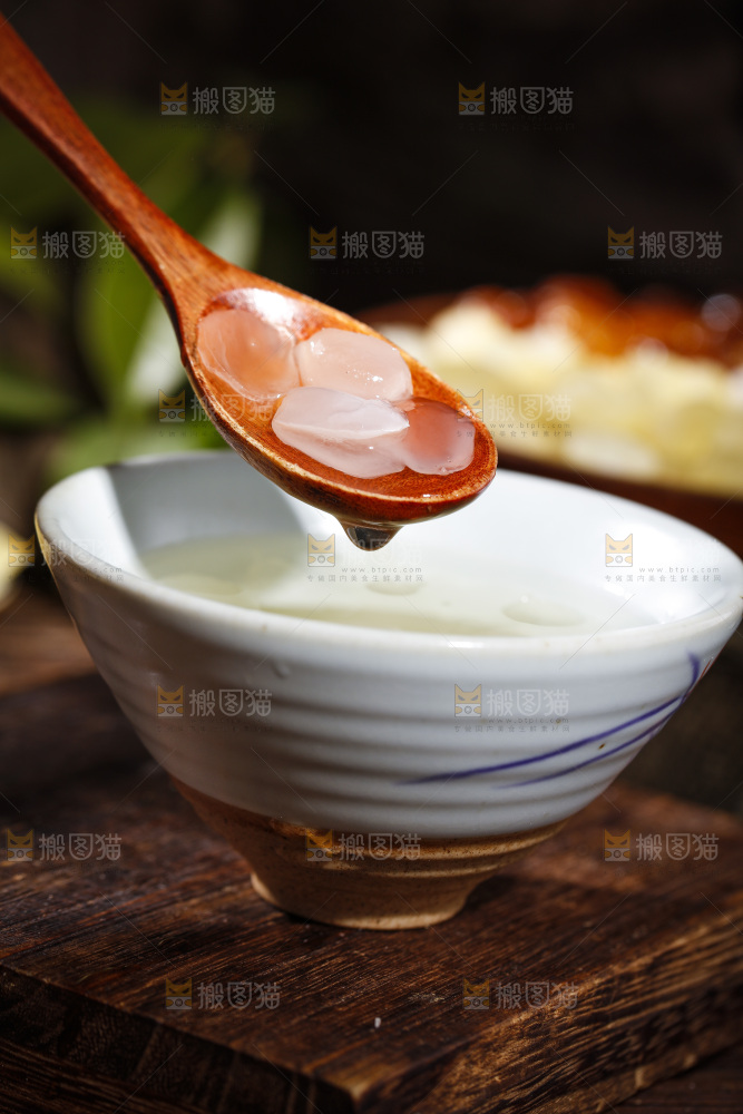 深底上的皂角米