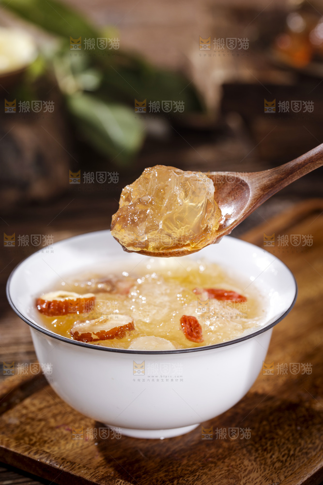 深底上的桃树胶