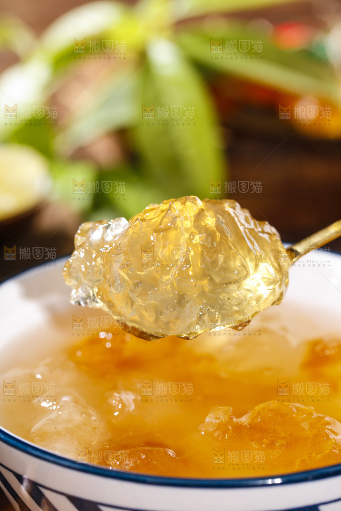 深底上的桃树胶