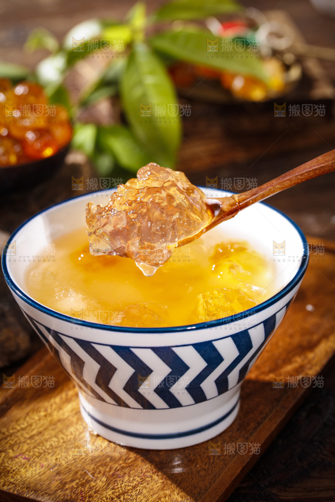 深底上的桃树胶