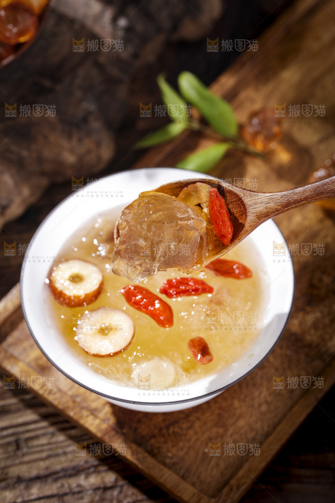 深底上的桃树胶
