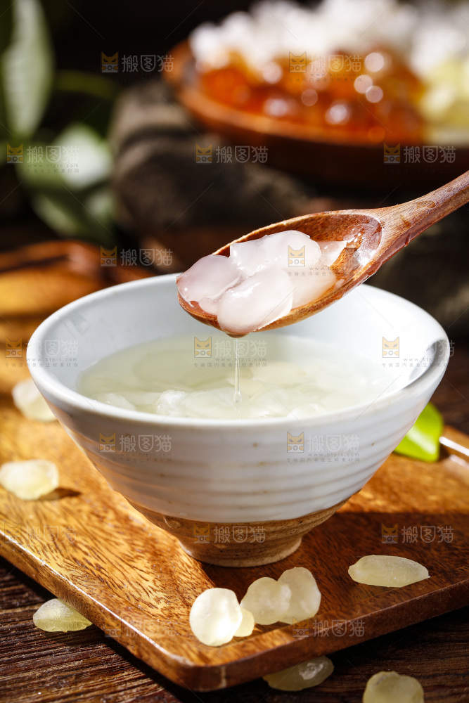 深底上的皂角米