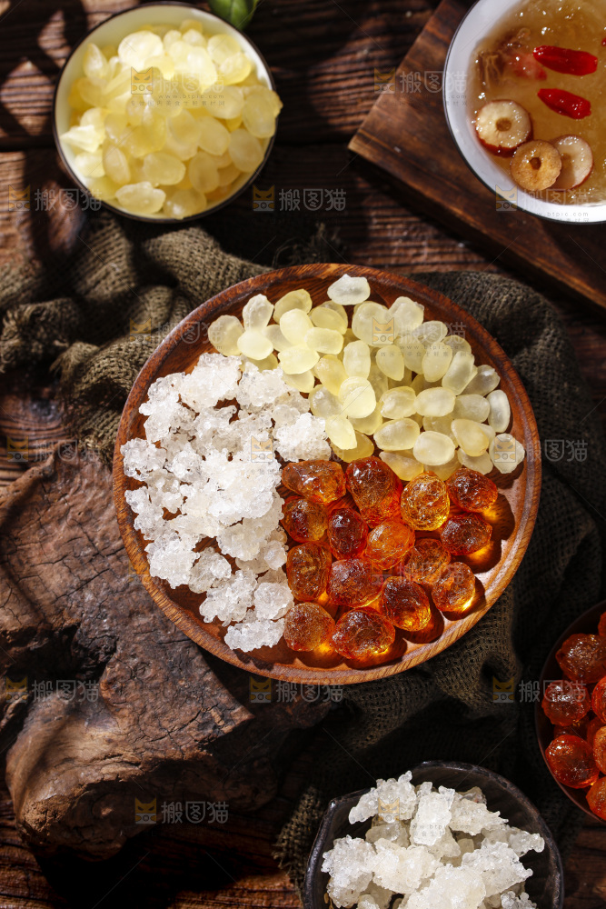 深底上的桃胶雪燕皂角米