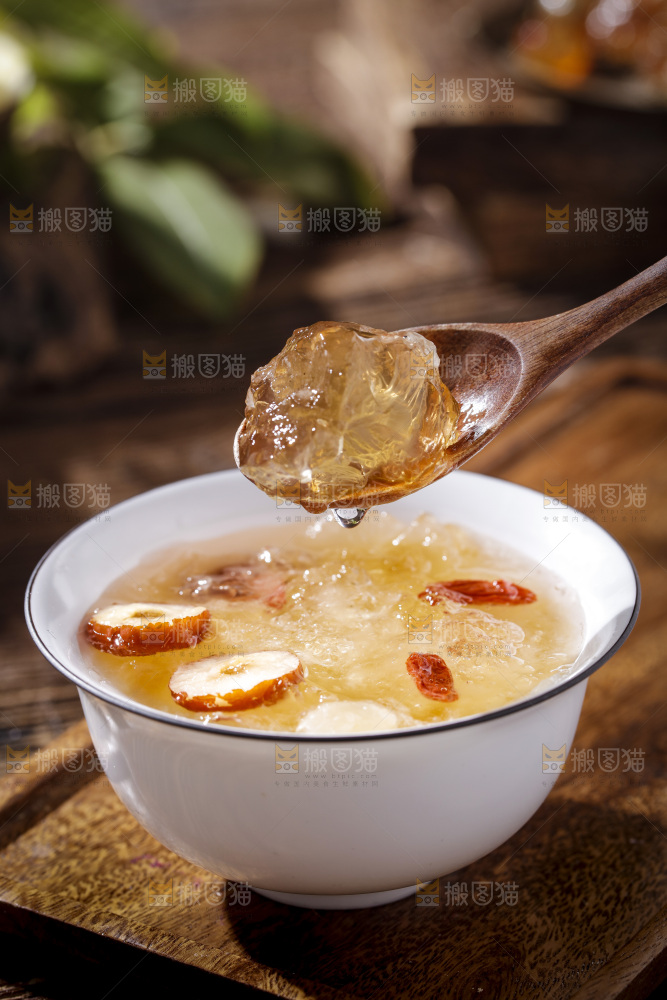 深底上的桃树胶