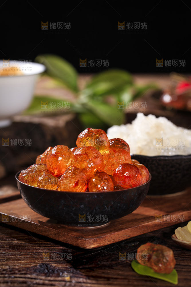 深底上的桃树胶