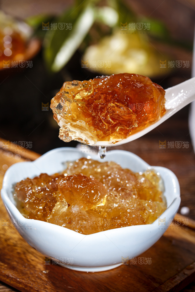 深底上的桃树胶