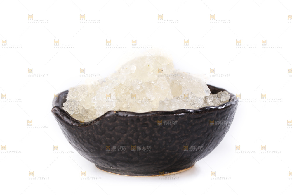 白底上的拉丝雪燕