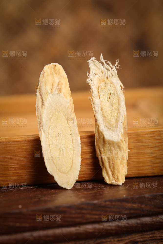 深底上的黄芪片