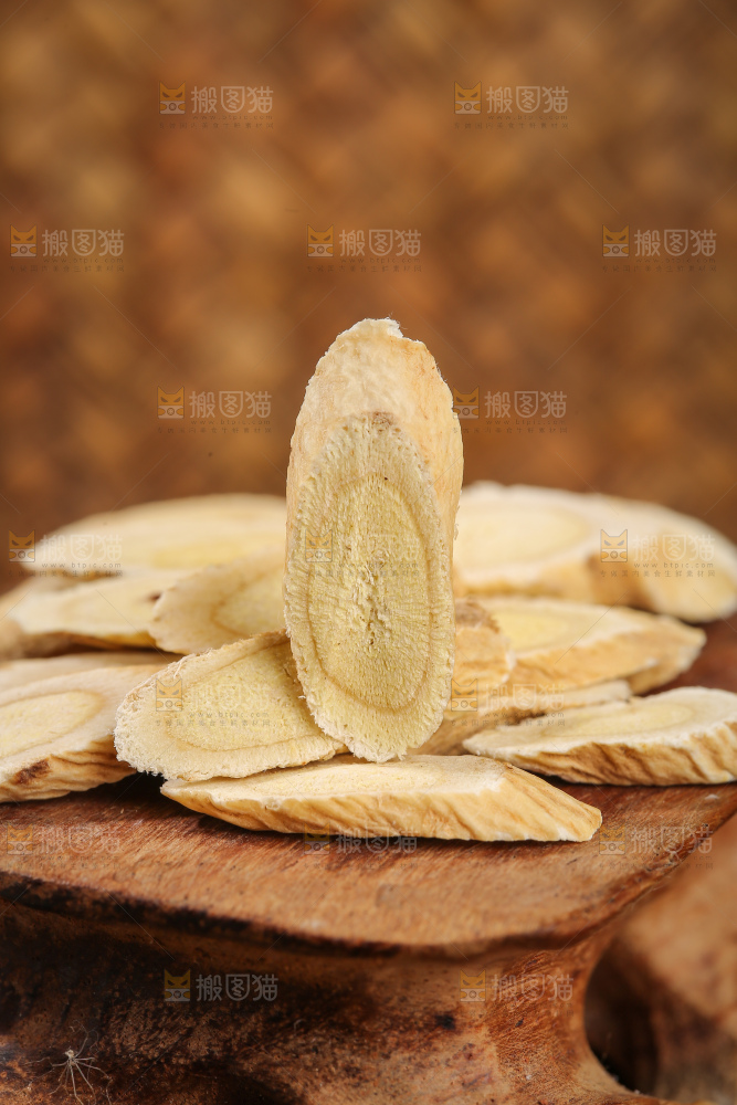 深底上的黄芪片